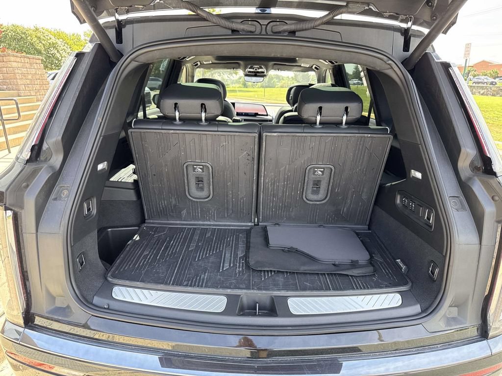 Used 2026 Cadillac Vistiq Platinum w/ LPO, Floor Liner Package AWD/4WD image 25