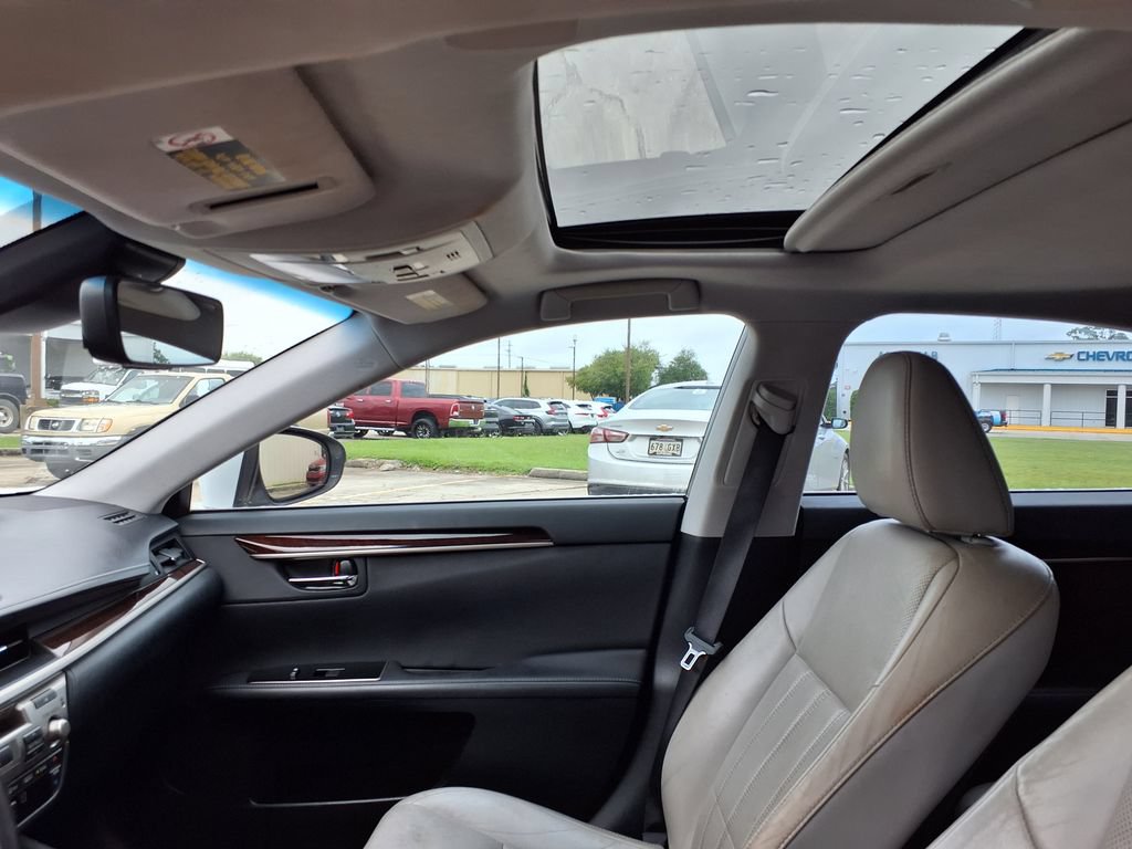 Used 2016 Lexus ES 350 w/ Luxury Package w/Wood Trim FWD image 29