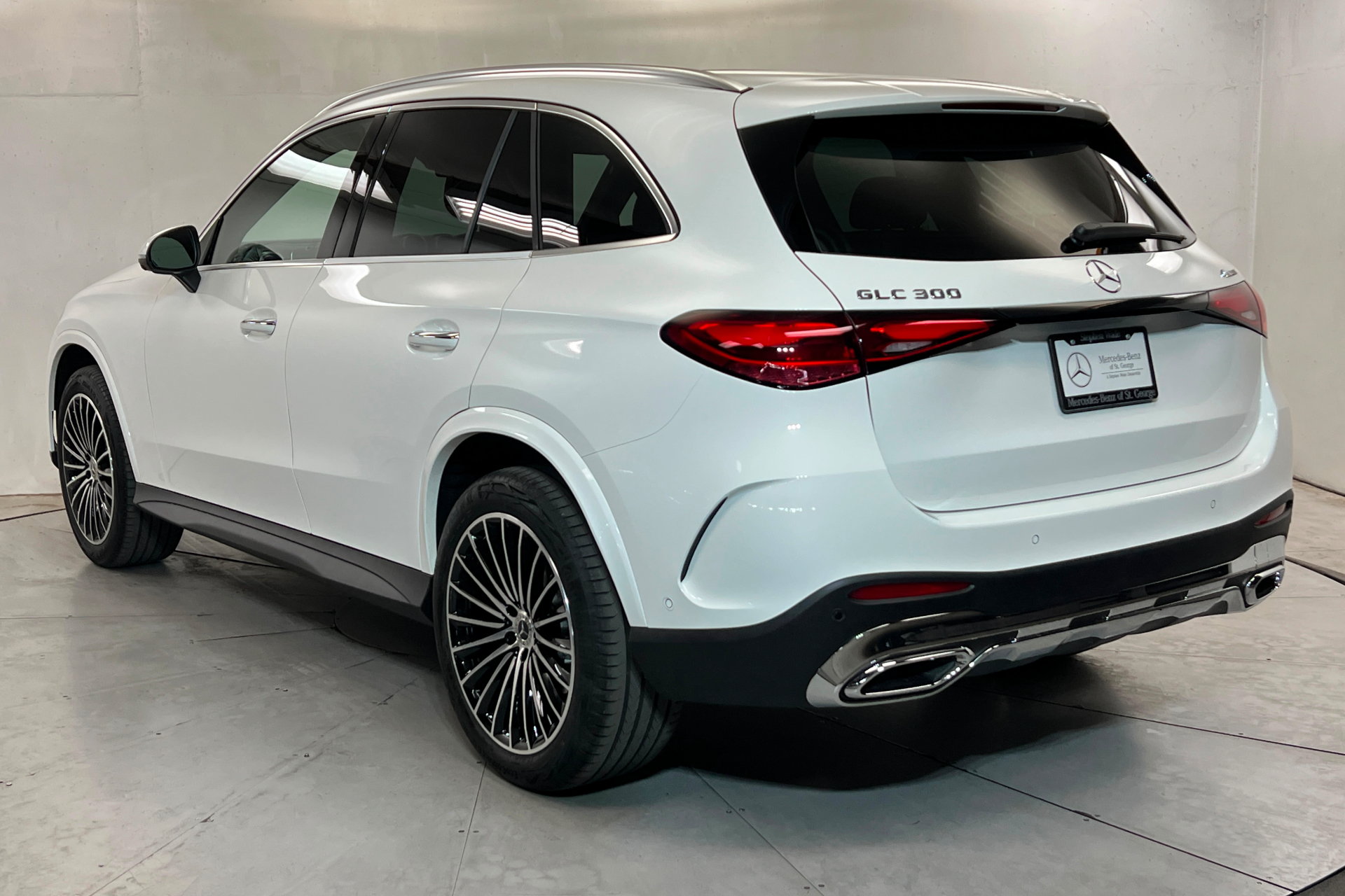 New 2027 Mercedes-Benz GLC 300 4MATIC image 3