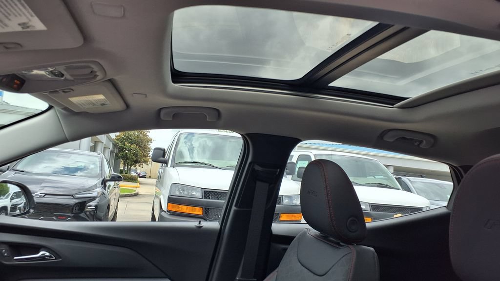 New 2027 Chevrolet Bolt RS w/ Technology Package FWD image 34