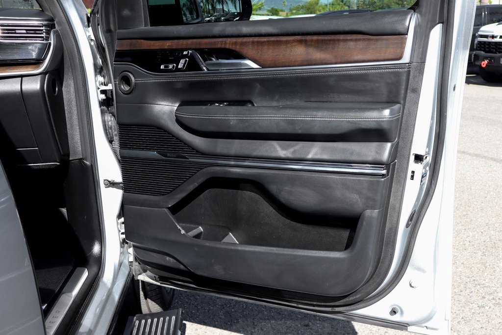 Used 2022 Jeep Grand Wagoneer Series II w/ Convenience Group III image 58