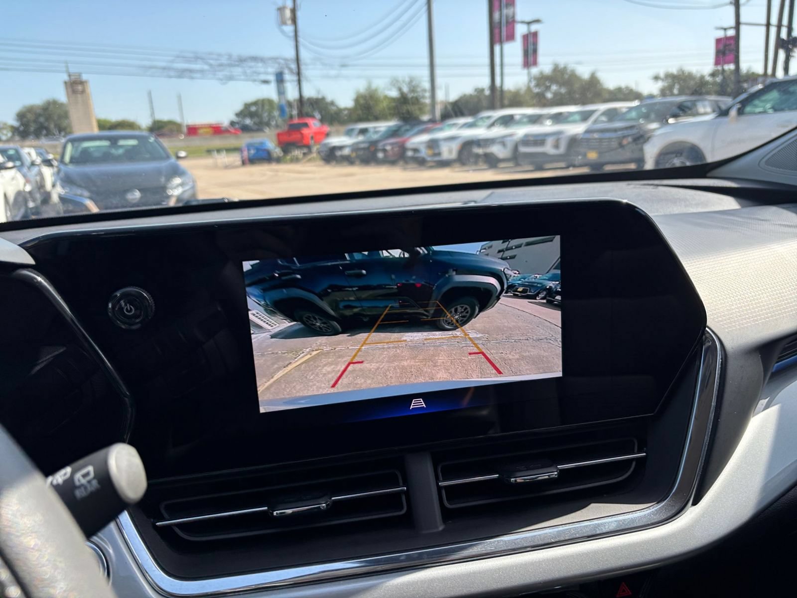 Used 2025 Chevrolet Trax LT FWD image 22