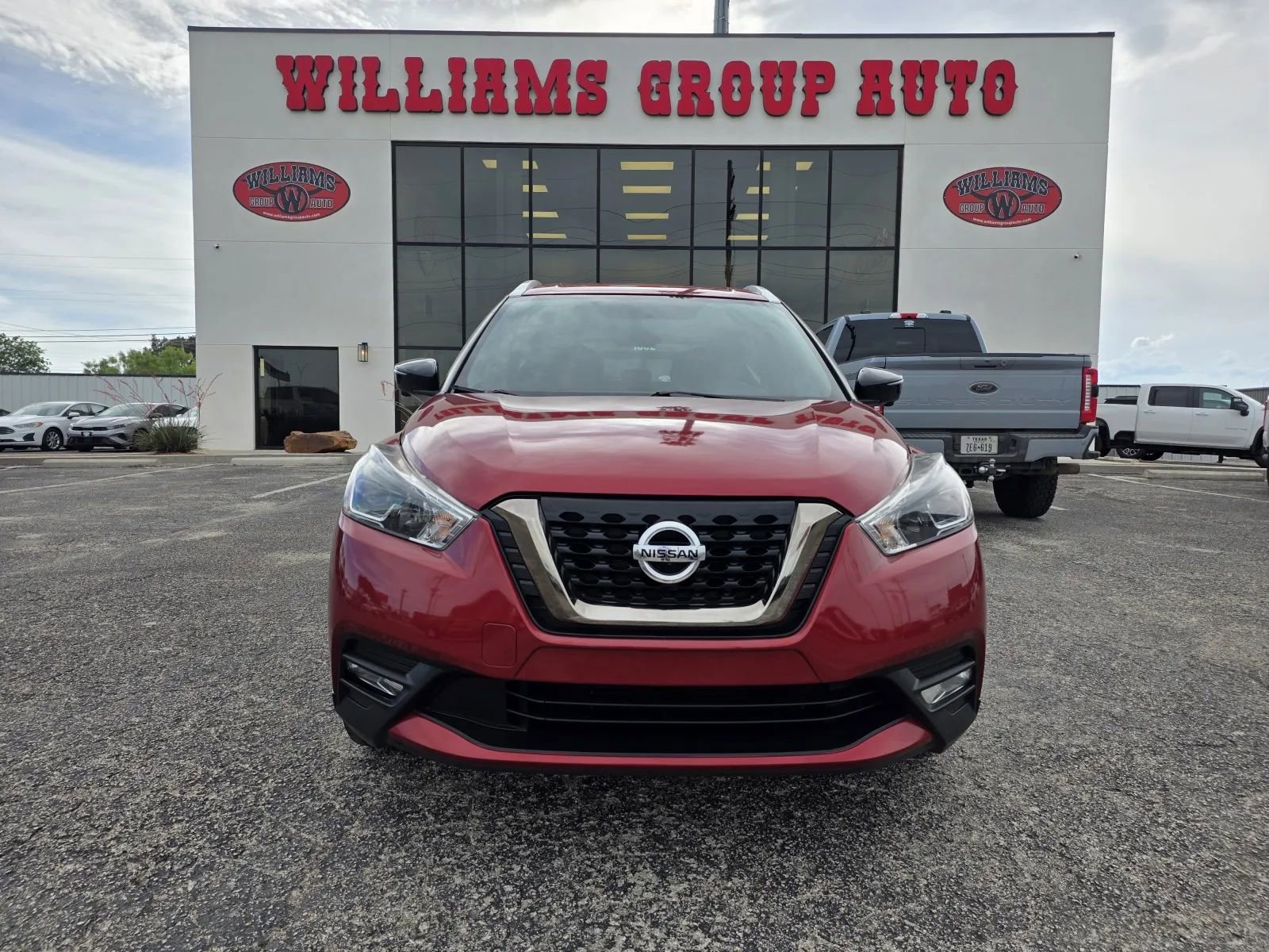 Used 2018 Nissan Kicks SR FWD image 2