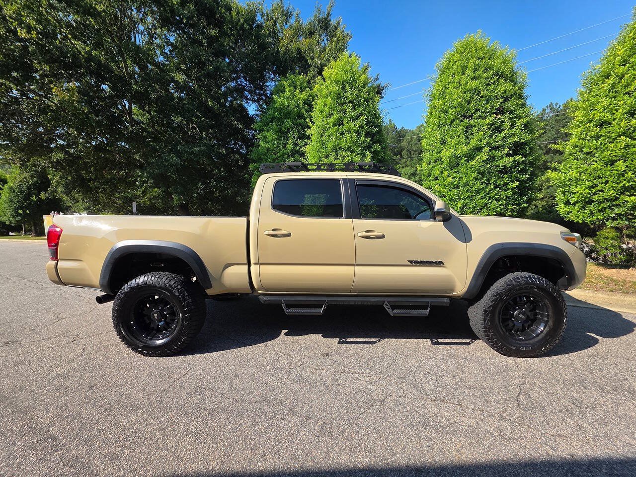 Used 2019 Toyota Tacoma TRD Off-Road w/ Technology Package AWD/4WD image 7
