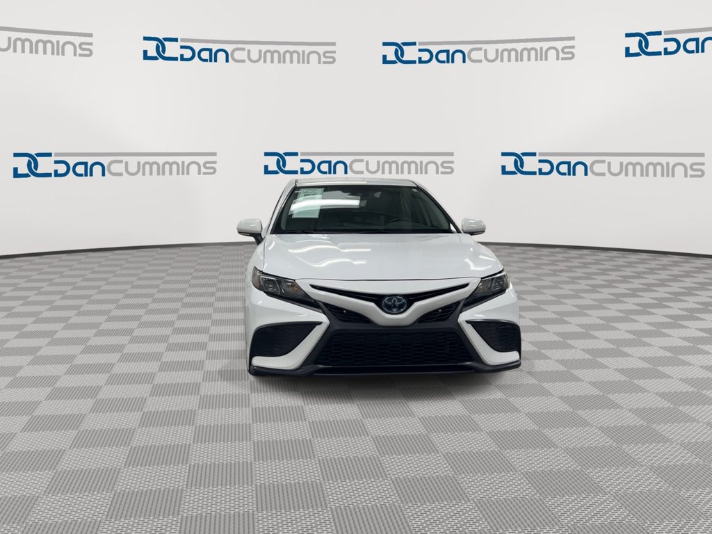 Used 2022 Toyota Camry SE w/ Cold Weather Package FWD image 3