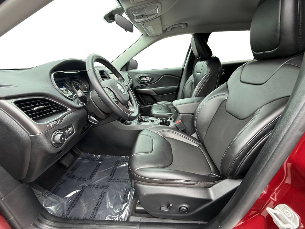 Used 2020 Jeep Cherokee Latitude Plus w/ Cold Weather Group AWD/4WD image 9