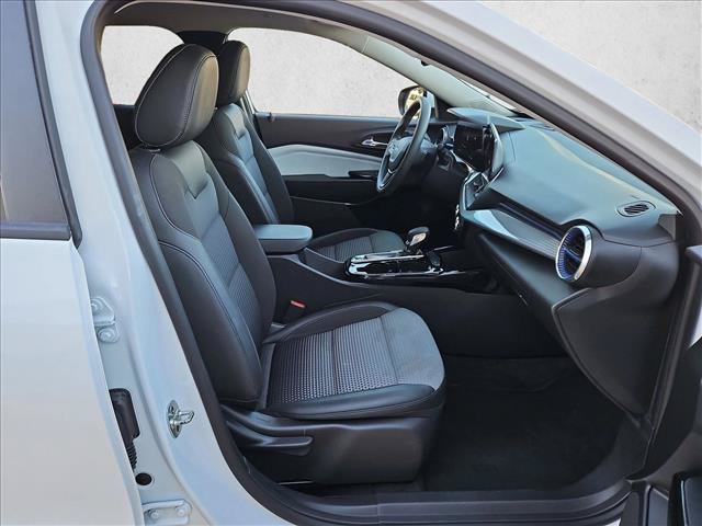 Used 2025 Chevrolet Trax LT FWD image 20