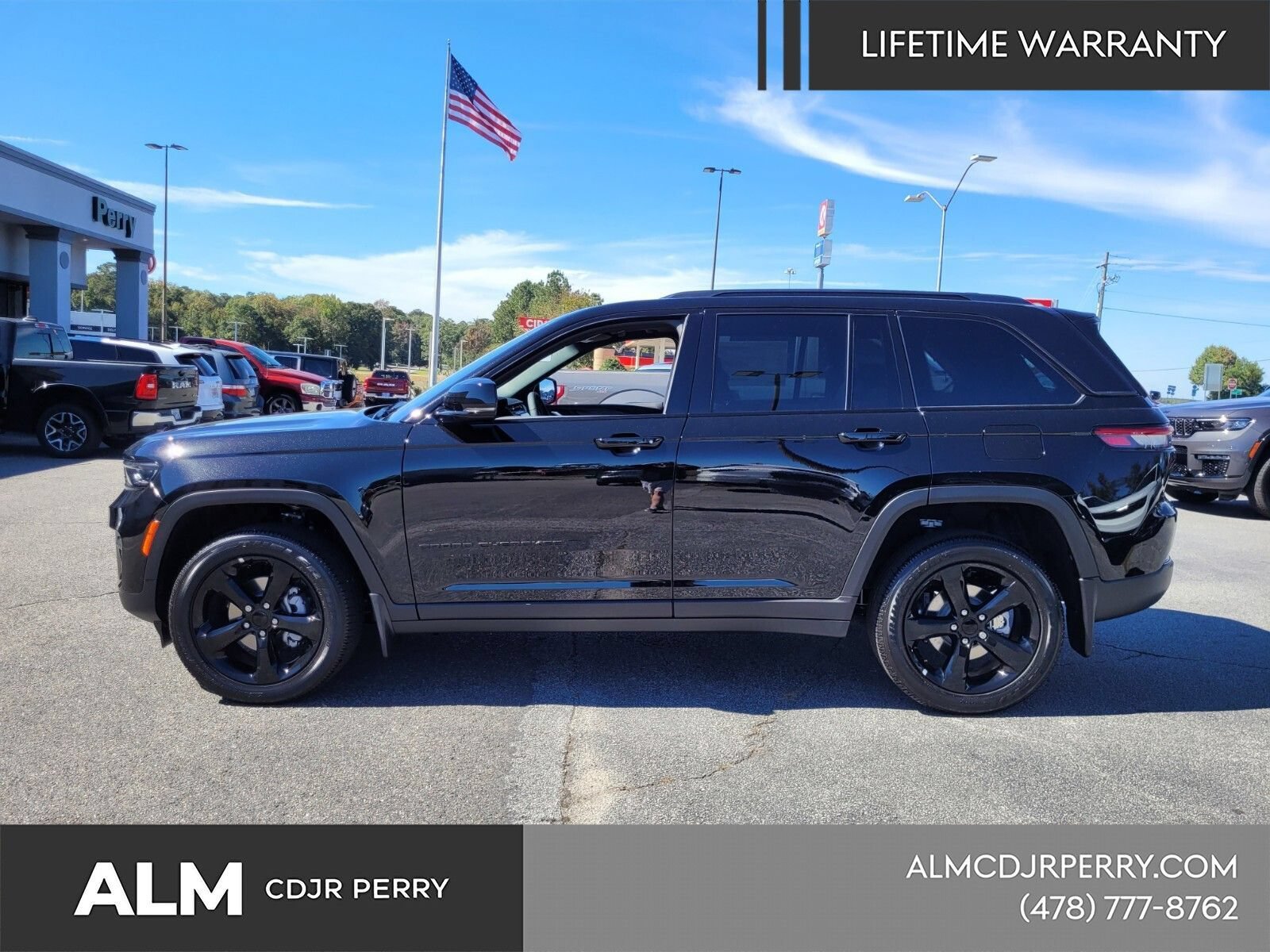 New 2025 Jeep Grand Cherokee Altitude AWD/4WD image 3