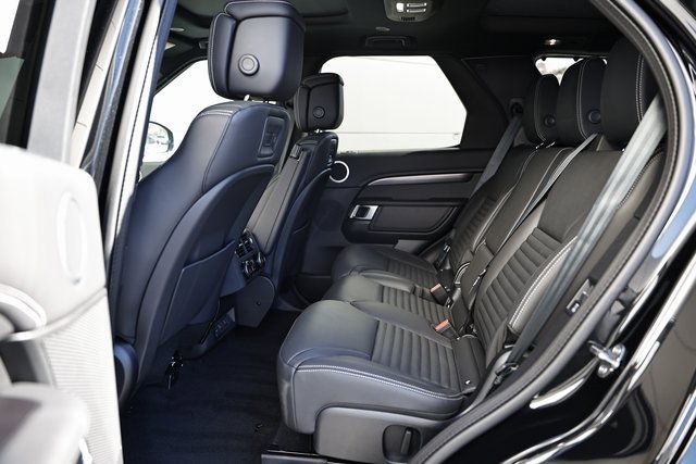 New 2025 Land Rover Discovery Metropolitan Edition image 30