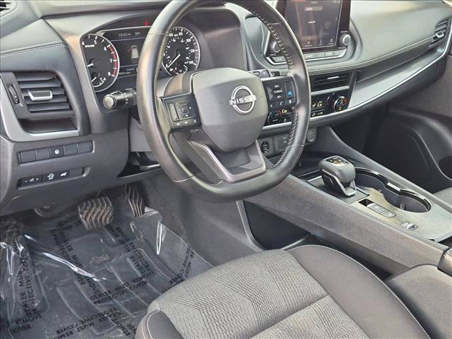 Used 2025 Nissan Rogue SV FWD image 10