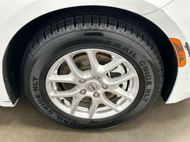 Used 2022 Chrysler Voyager LX FWD image 5