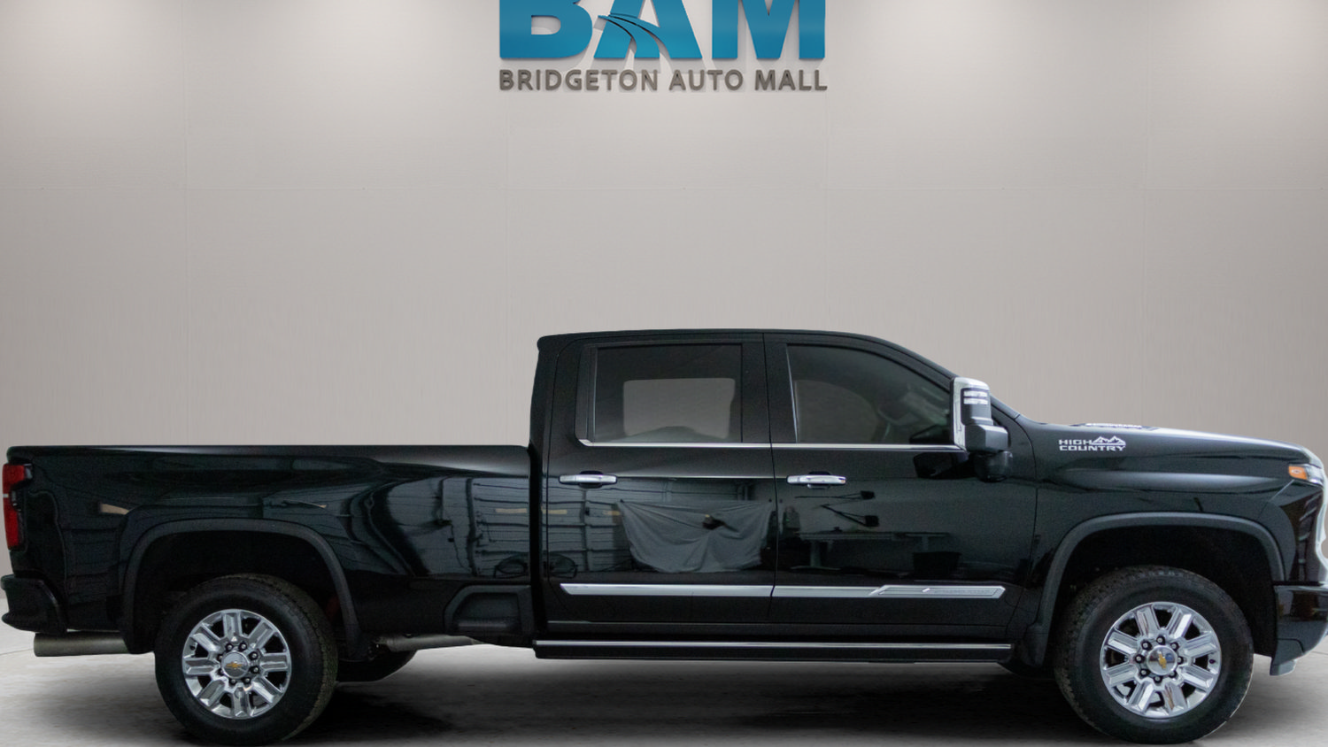 Used 2024 Chevrolet Silverado 2500 High Country w/ Technology Package AWD/4WD image 8