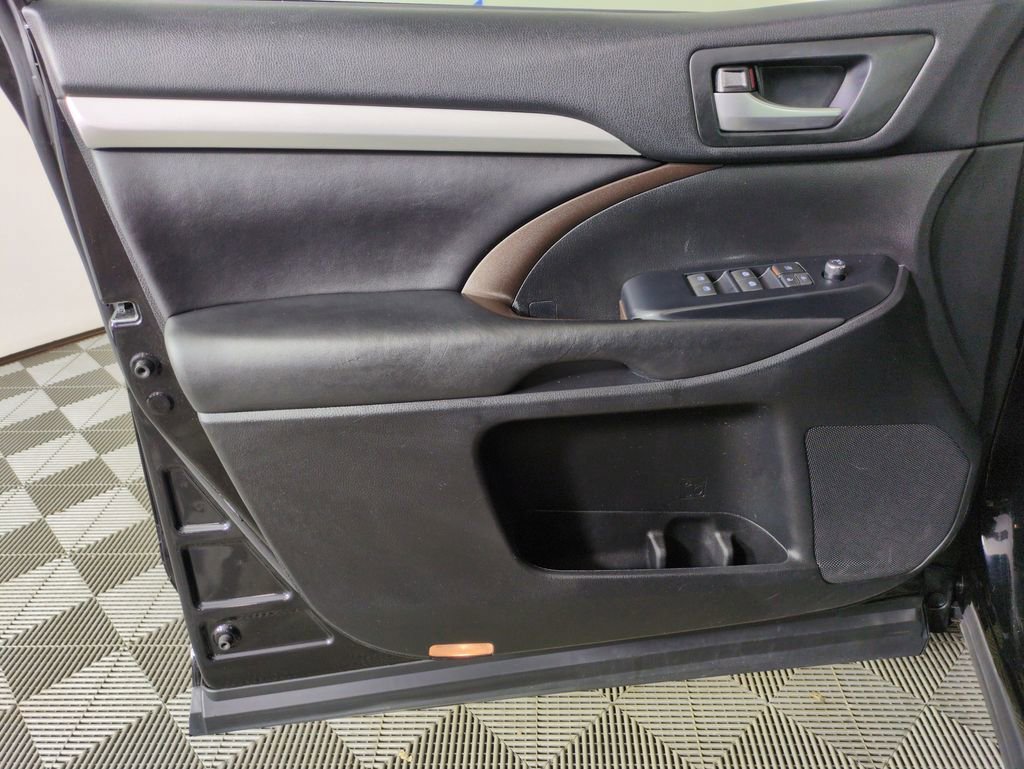 Used 2017 Toyota Highlander XLE w/ Protection Package #3 image 12