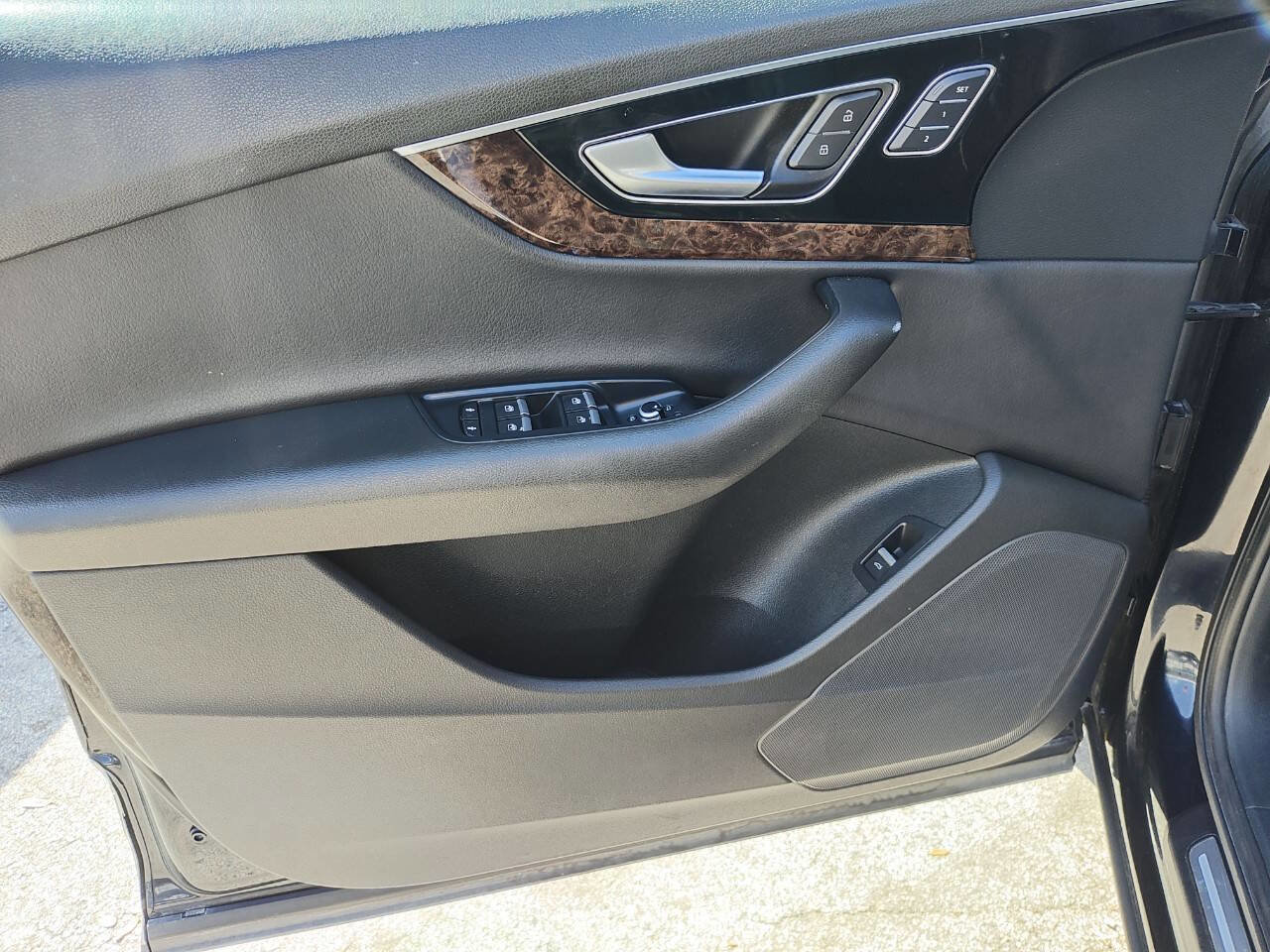 Used 2017 Audi Q7 3.0T Premium image 32