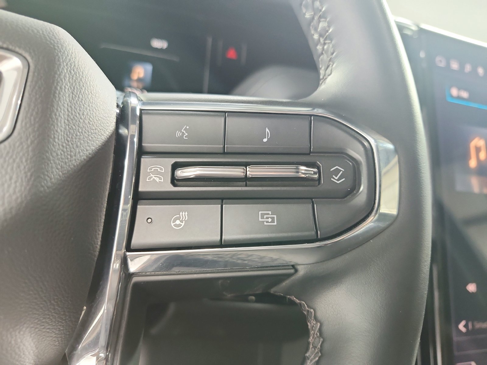 Used 2025 GMC Yukon Denali AWD/4WD image 24