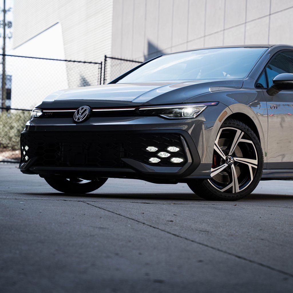 New 2026 Volkswagen GTI SE image 2