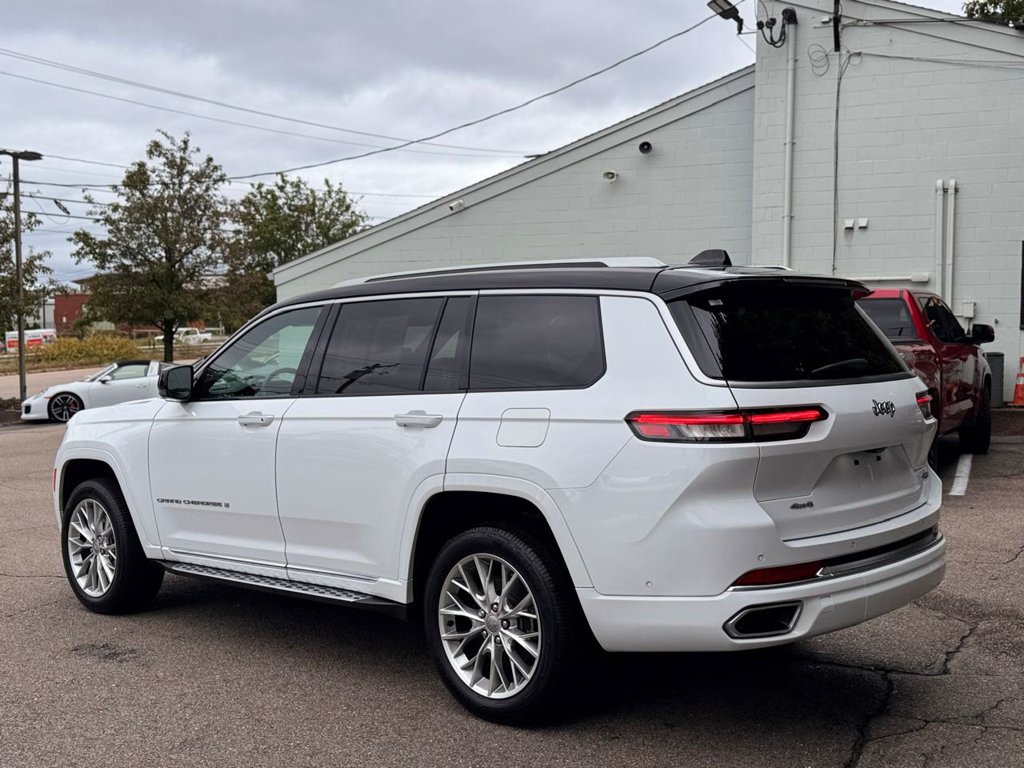Used 2023 Jeep Grand Cherokee L Summit w/ Rear Seat Video Group I AWD/4WD image 4