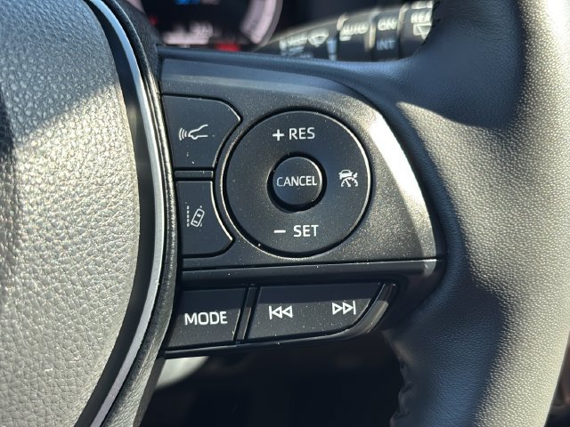 Used 2025 Toyota RAV4 XSE AWD/4WD image 21