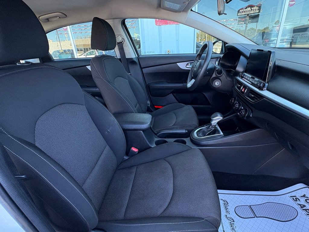Used 2022 Kia Forte LXS FWD image 17