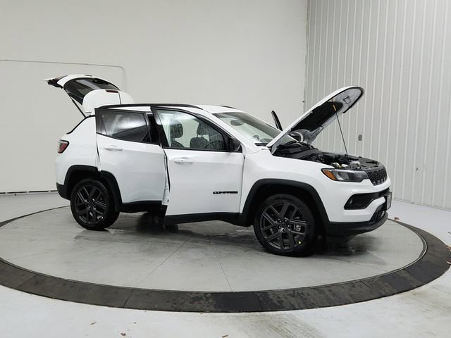 New 2026 Jeep Compass Latitude image 9