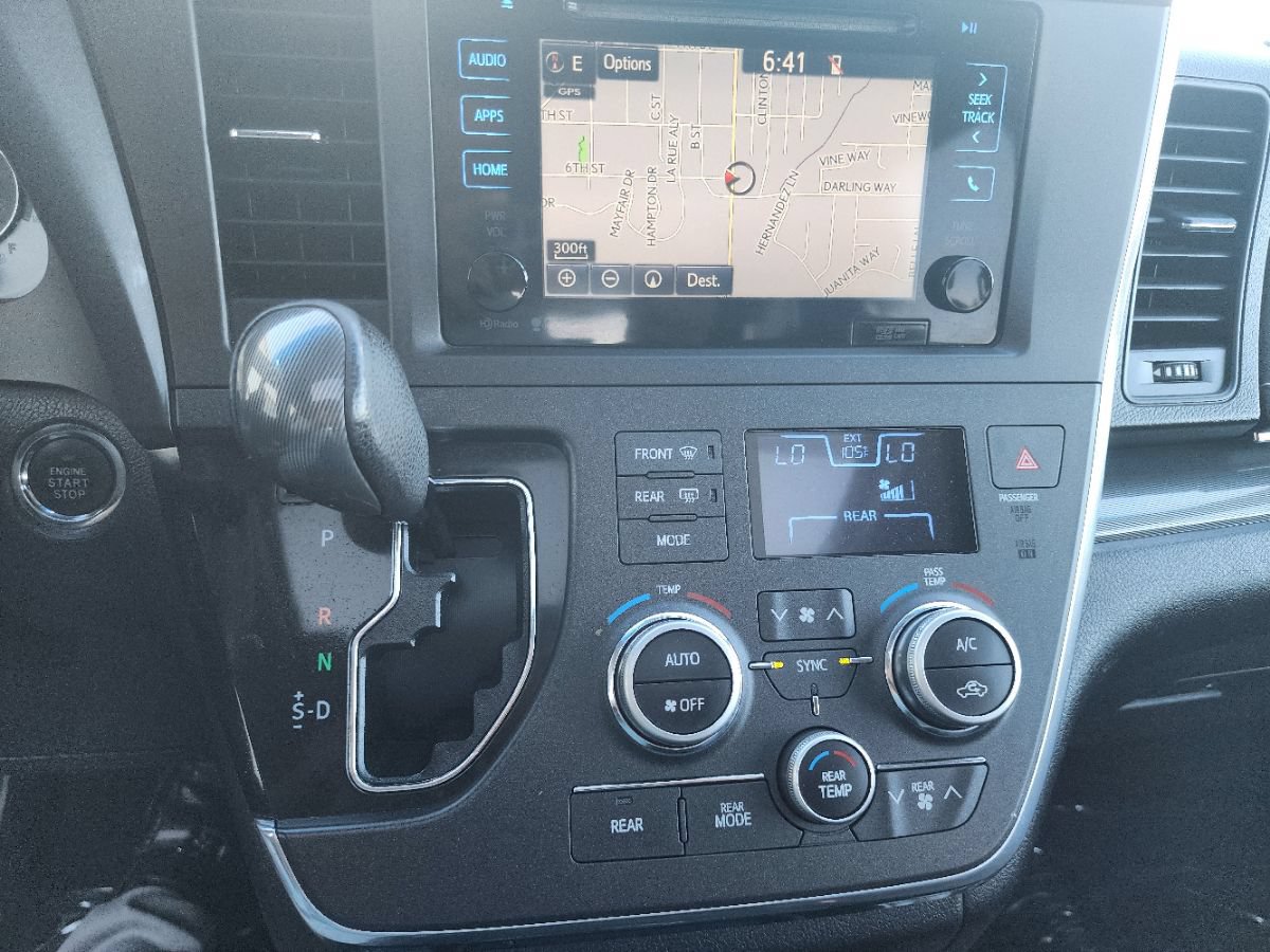Used 2015 Toyota Sienna SE w/ SE Preferred Package FWD image 19