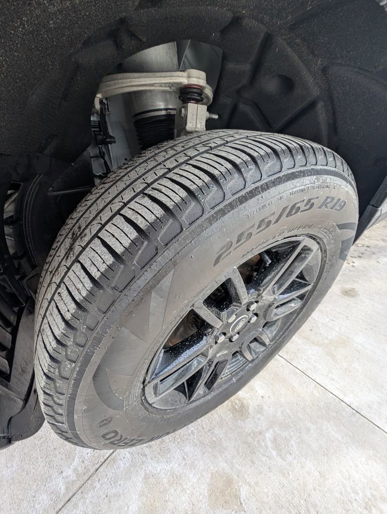 Used 2024 Land Rover Defender 110 S image 48