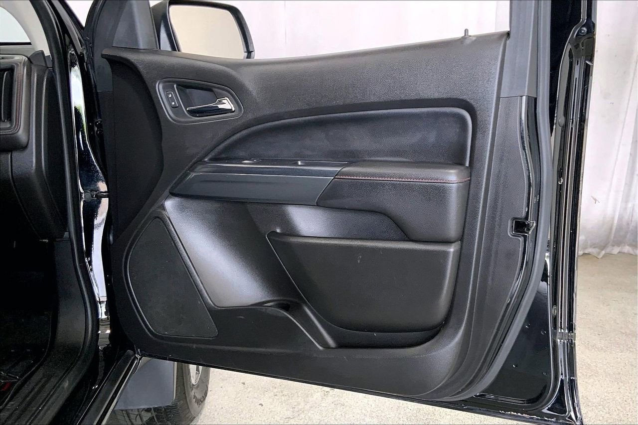 Used 2017 GMC Canyon SLE w/ All Terrain X Package image 26