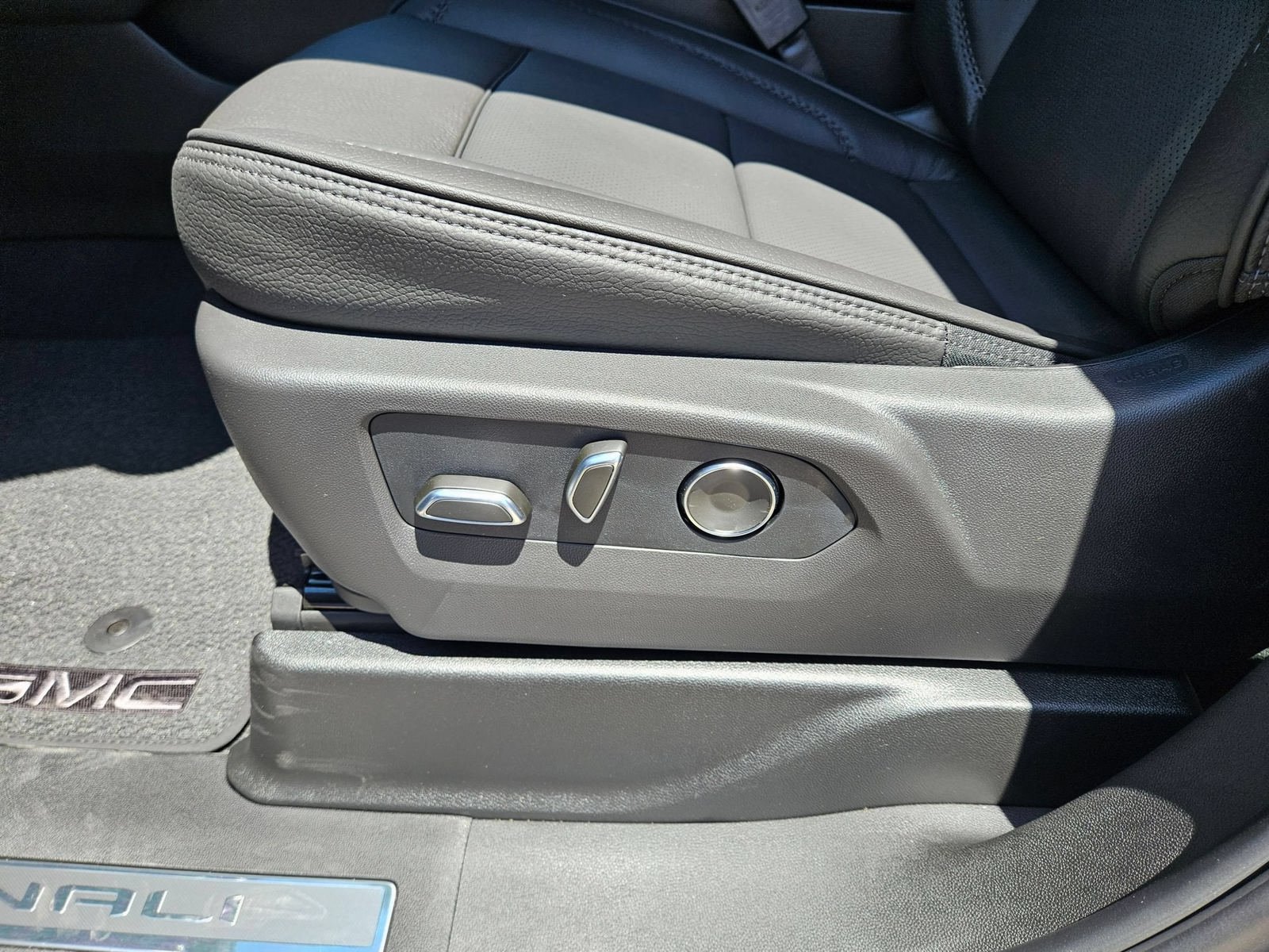 New 2026 GMC Yukon Denali AWD/4WD image 23