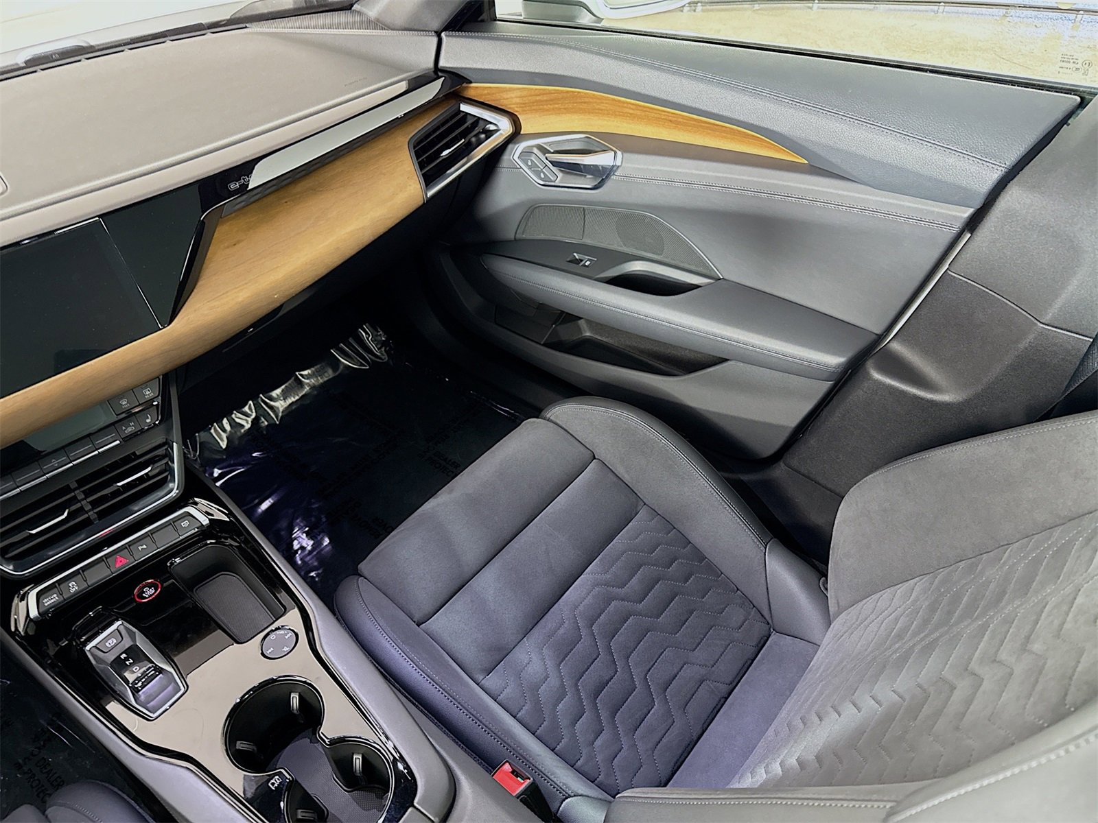 Certified 2022 Audi e-tron GT Premium Plus image 24