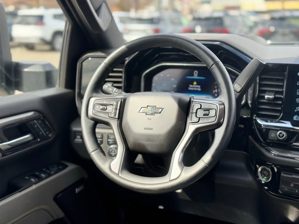 Used 2025 Chevrolet Silverado 2500 ZR2 w/ Technology Package image 13