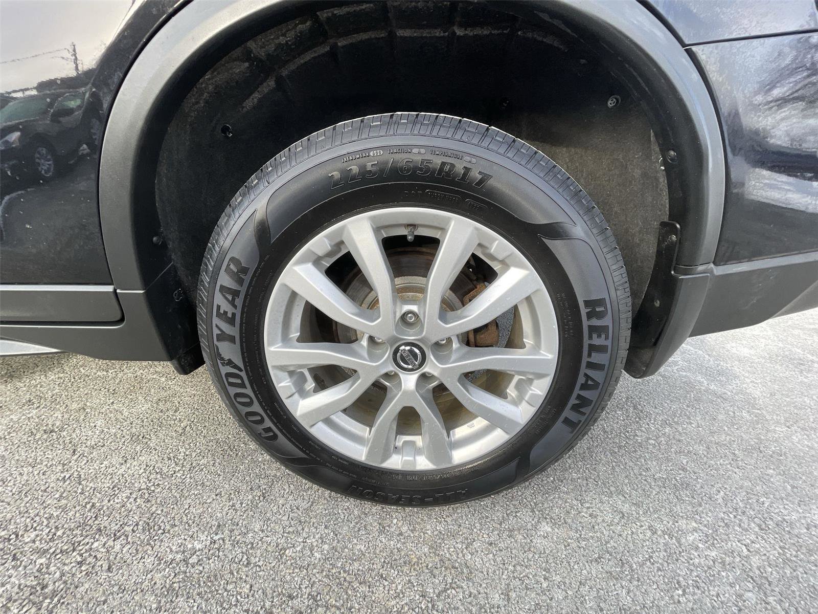 Used 2018 Nissan Rogue SV w/ Premium Package image 25