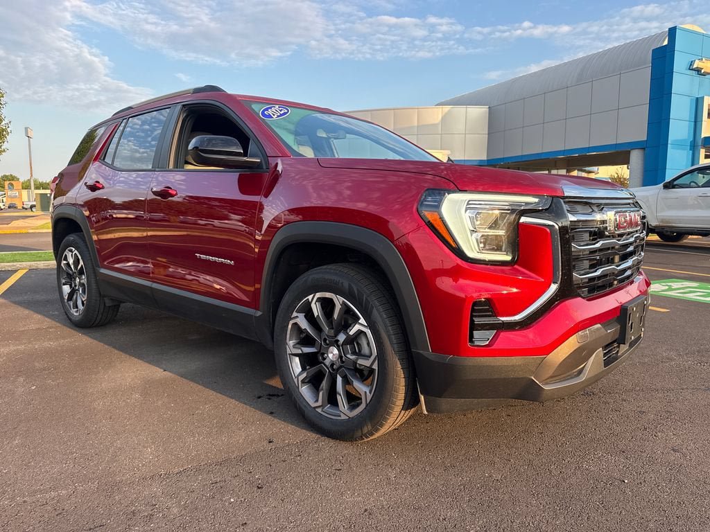 Used 2025 GMC Terrain Elevation w/ Elevation Premium Package AWD/4WD image 9