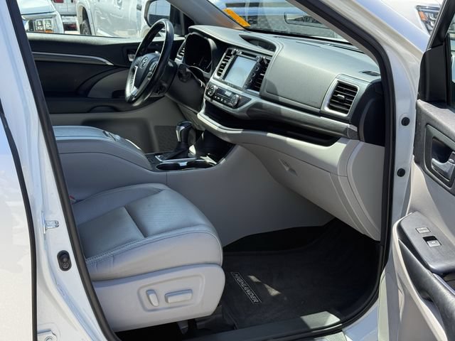 Used 2018 Toyota Highlander Limited FWD image 16
