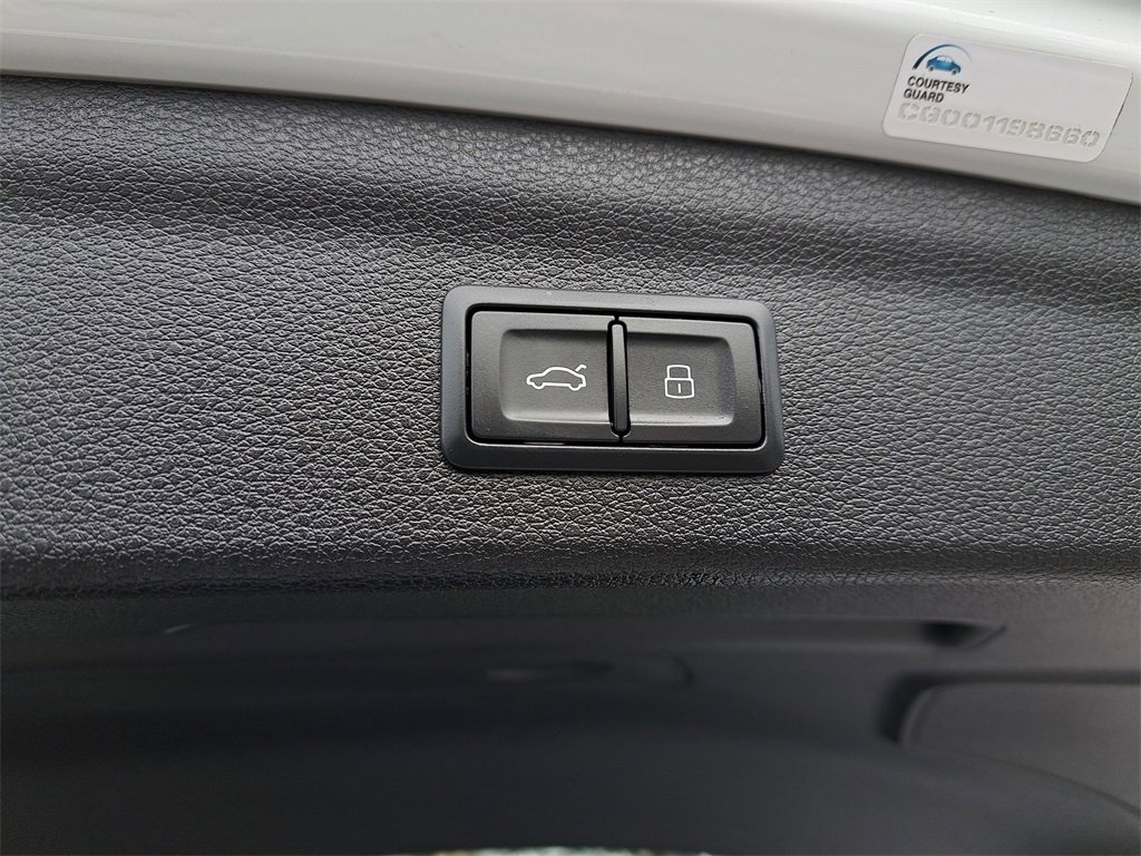 Used 2023 Audi Q3 2.0T Premium Plus w/ Premium Plus Package image 32