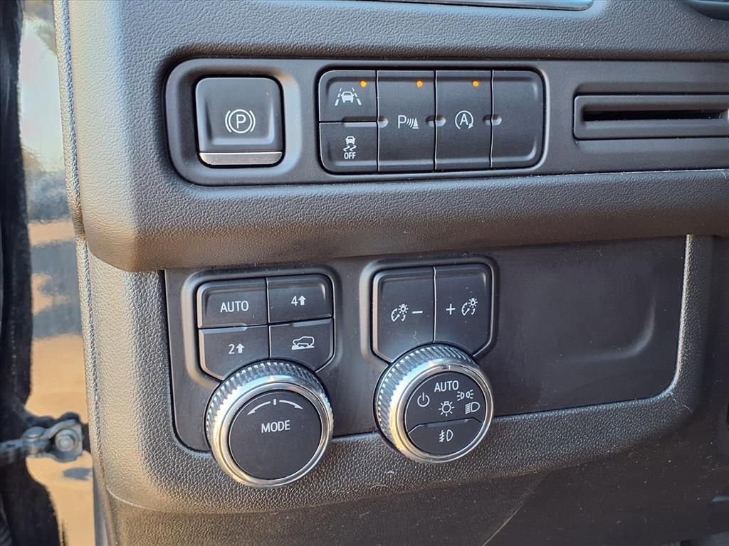 Used 2024 GMC Yukon XL SLE image 29