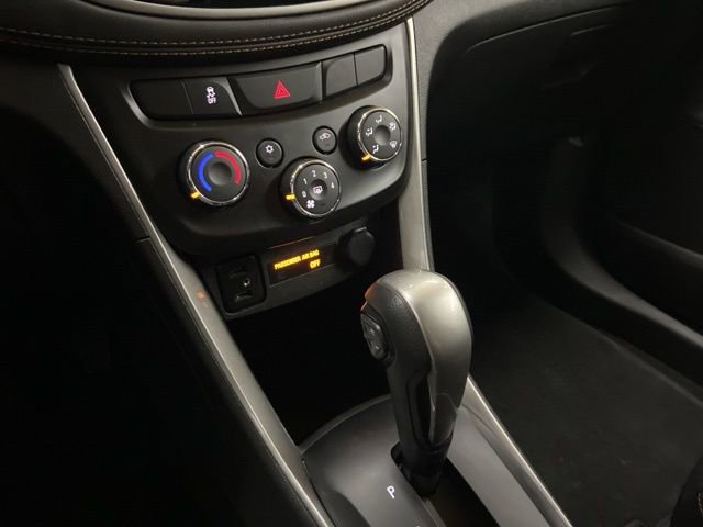 Used 2022 Chevrolet Trax LT w/ LT Convenience Package AWD/4WD image 44