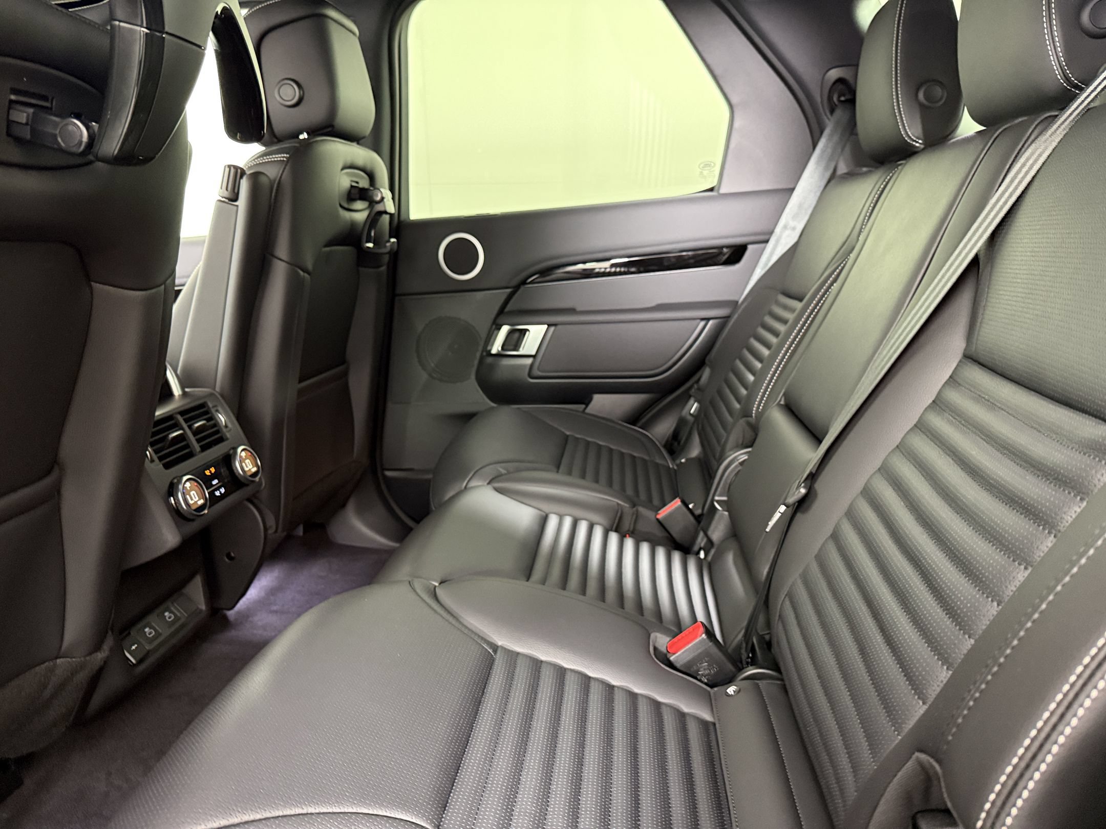 New 2026 Land Rover Discovery S AWD/4WD image 24