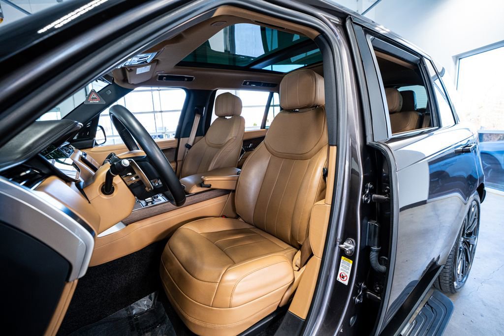 Used 2023 Land Rover Range Rover Long Wheelbase SE image 33