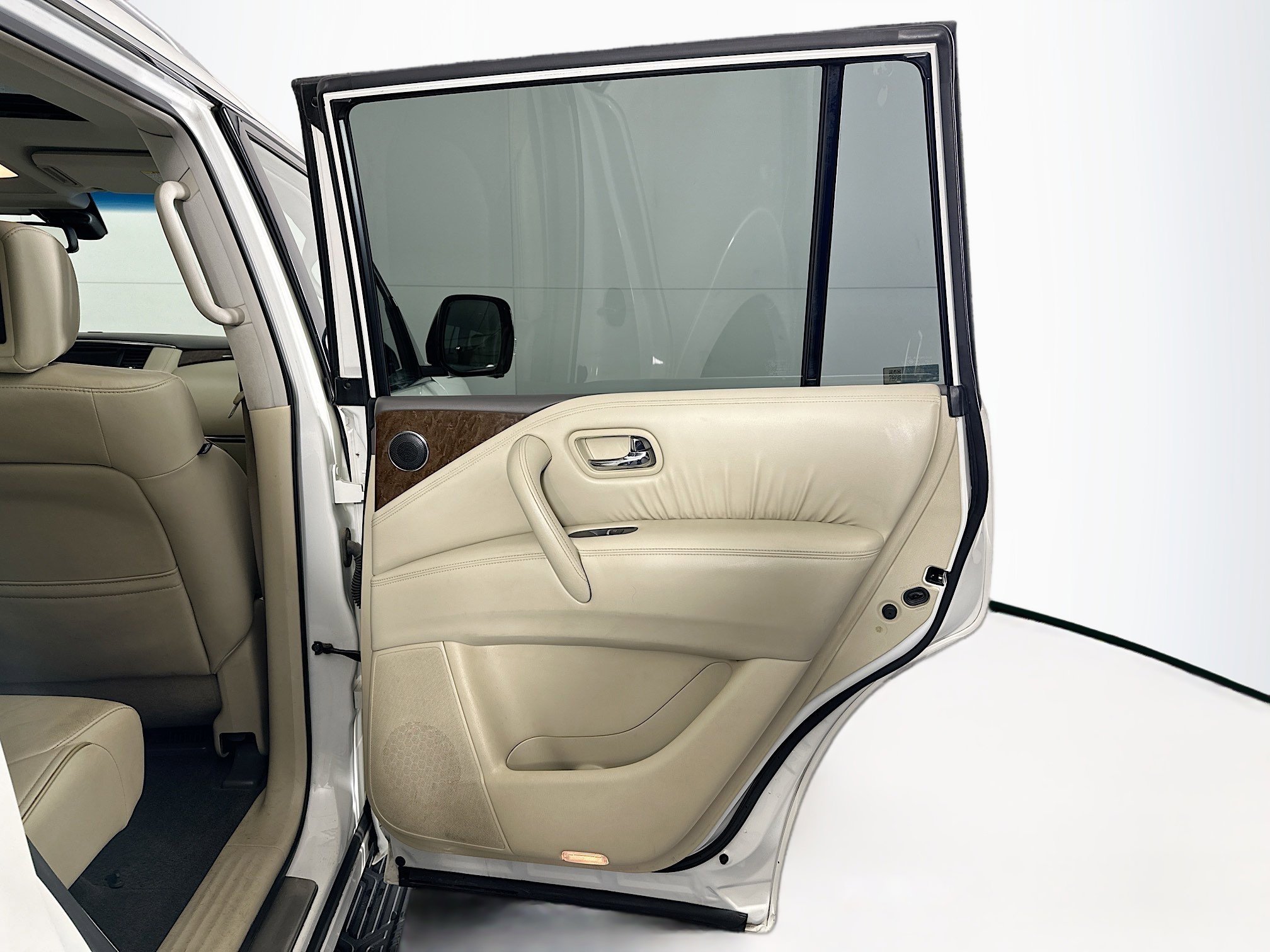 Used 2017 INFINITI QX80 2WD w/ Driver Assistance Package image 33