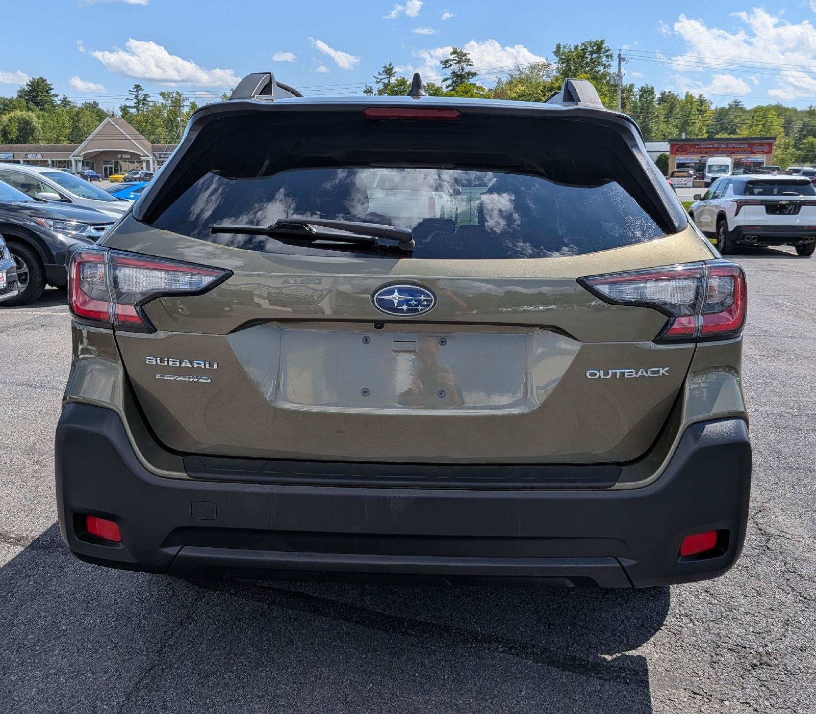 Used 2025 Subaru Outback Premium AWD/4WD image 9