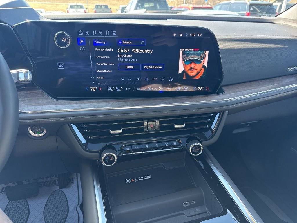 Used 2025 Chevrolet Tahoe High Country AWD/4WD image 3