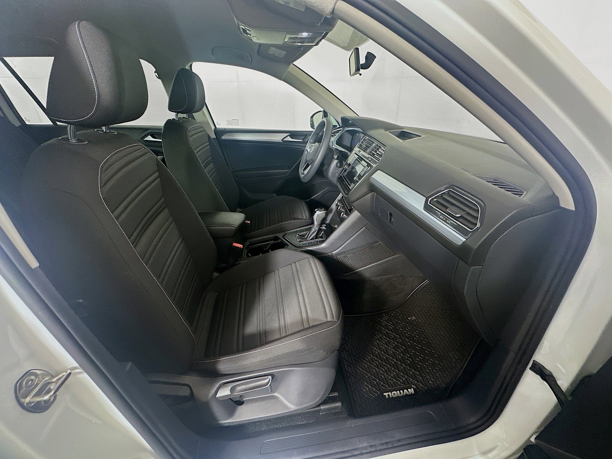 Used 2022 Volkswagen Tiguan S FWD image 32