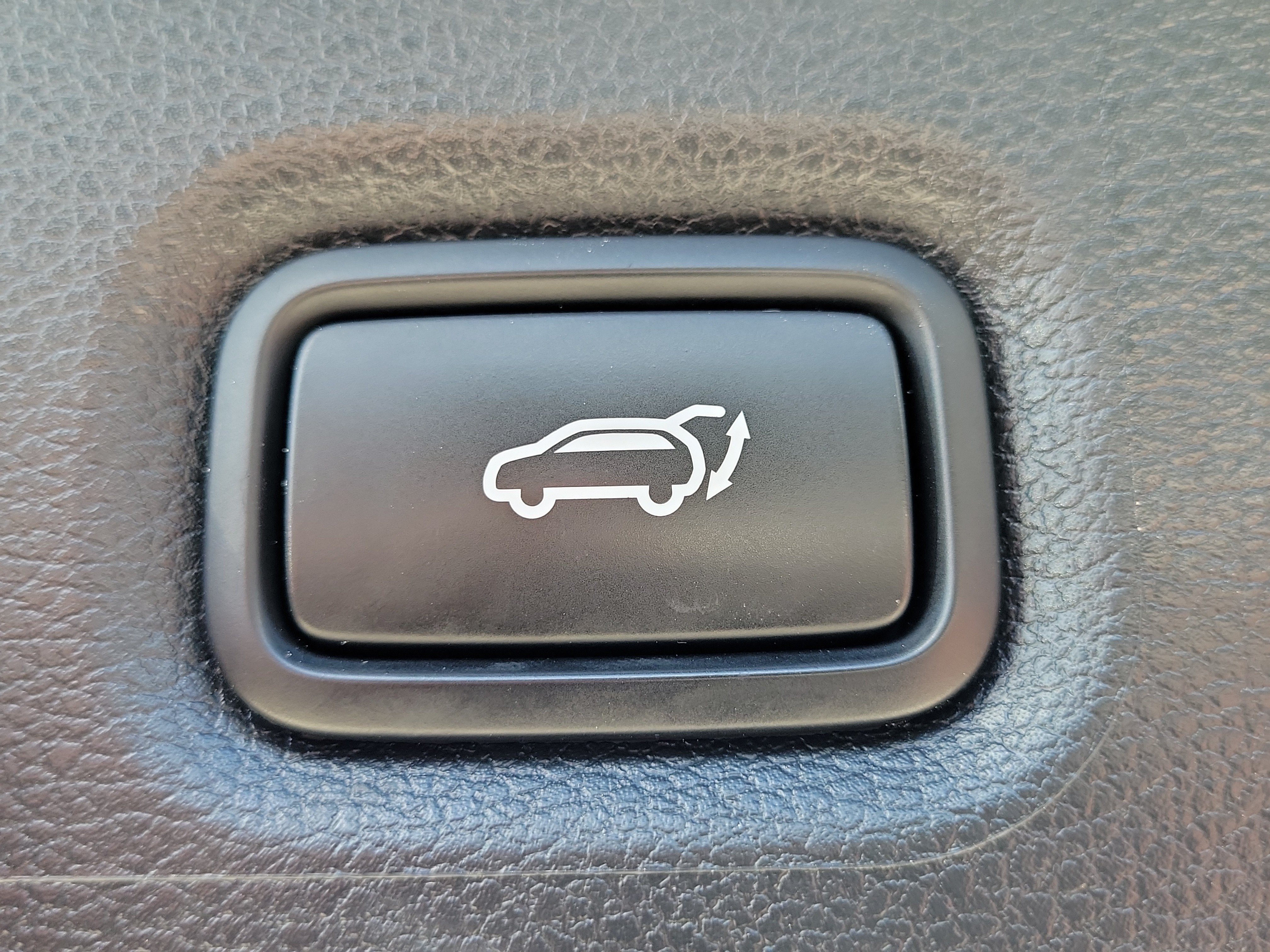 Used 2023 Hyundai Santa Fe SEL w/ Premium Package FWD image 7