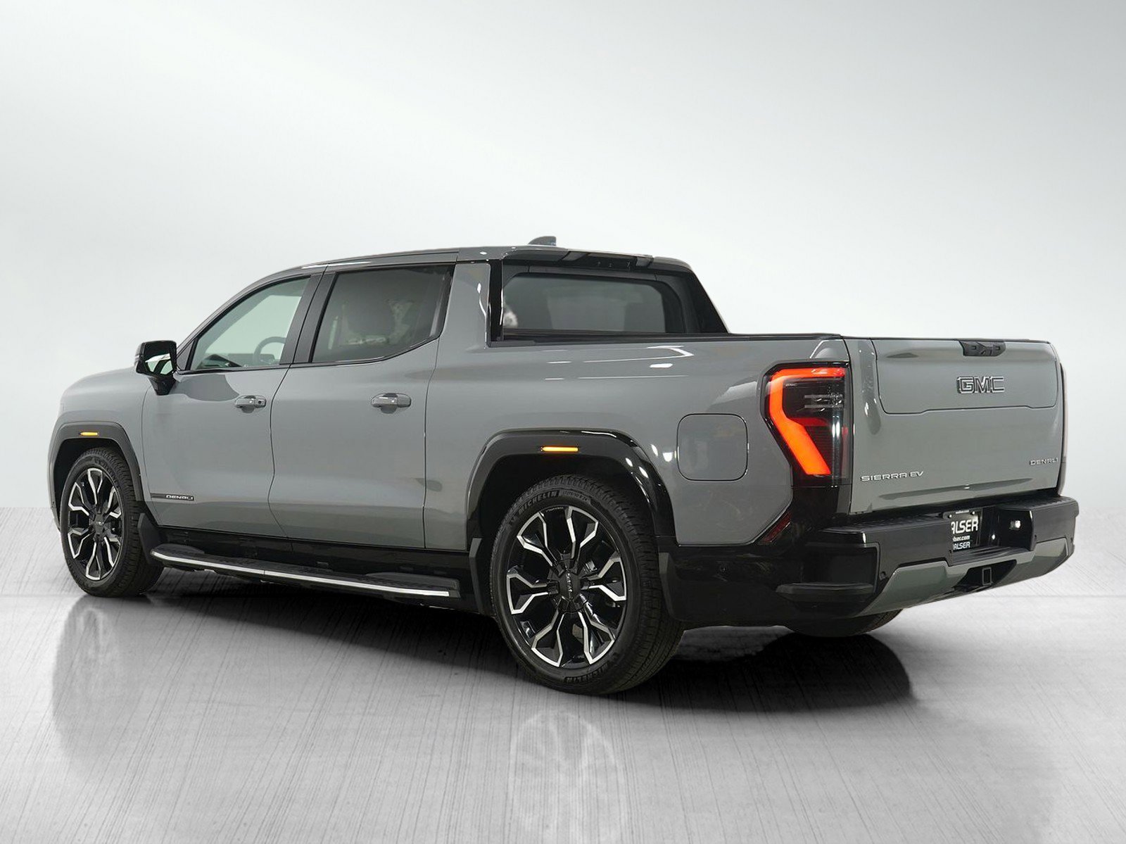 Used 2024 GMC Sierra EV Denali image 3