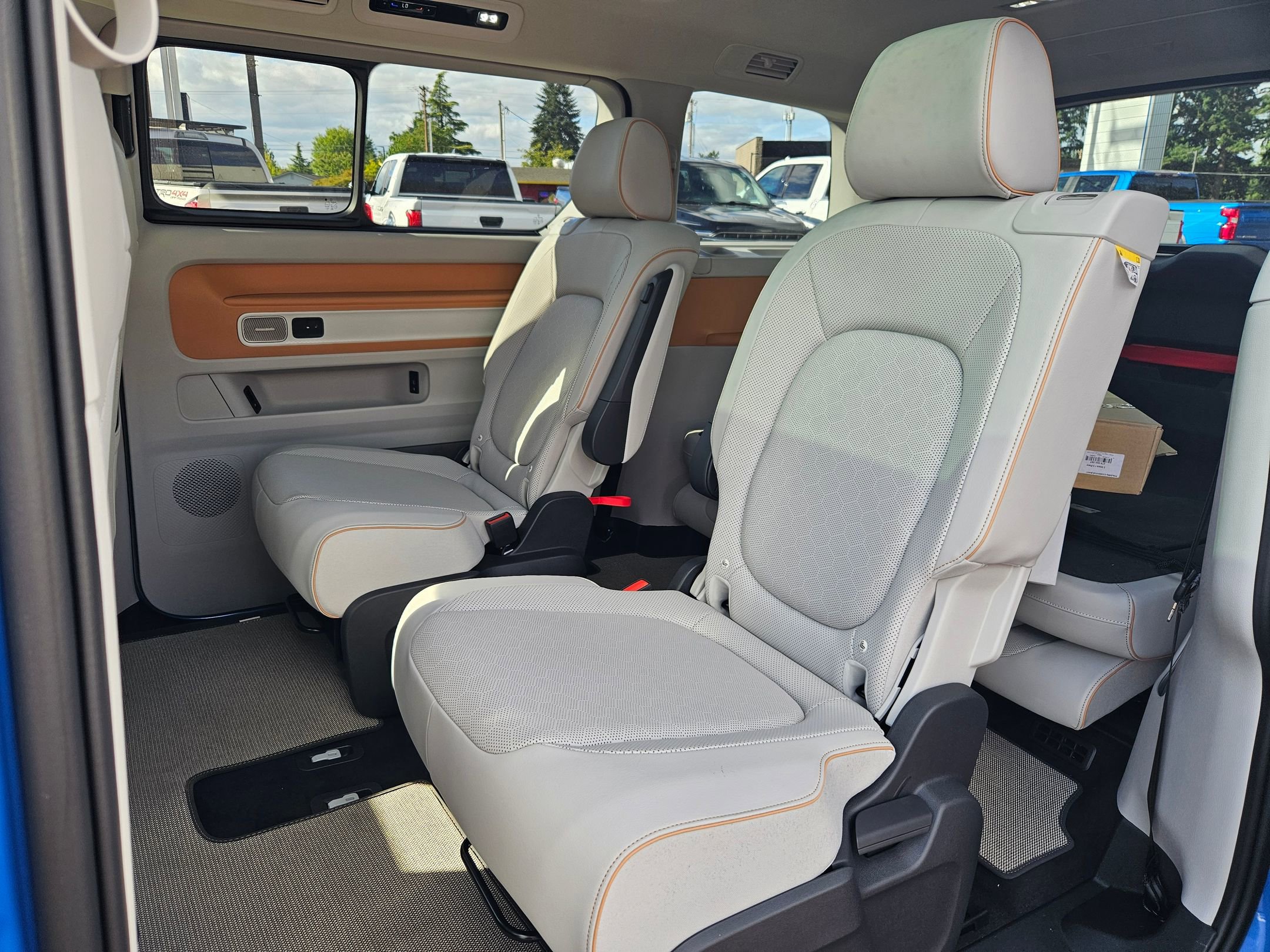 New 2025 Volkswagen ID. Buzz 1st Edition AWD/4WD image 25