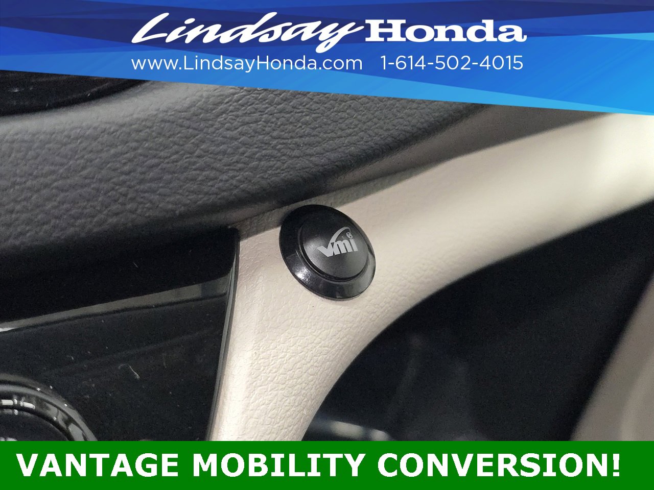 Used 2022 Chrysler Voyager LX image 11