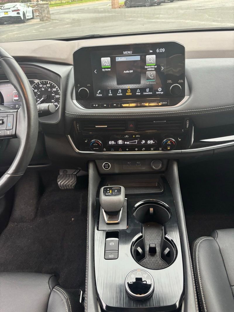 Used 2023 Nissan Rogue SL w/ SL Premium Package image 12