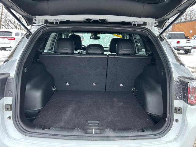 Used 2025 Jeep Compass Limited image 26