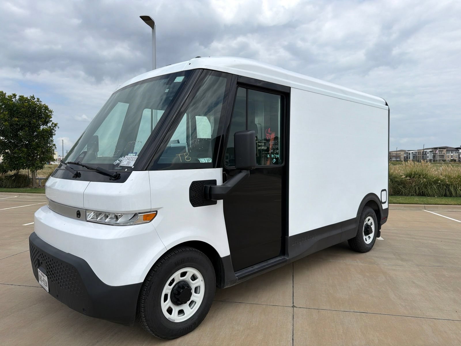 Used 2024 Chevrolet Brightdrop 400 w/ Commercial Equipment Package AWD/4WD image 7