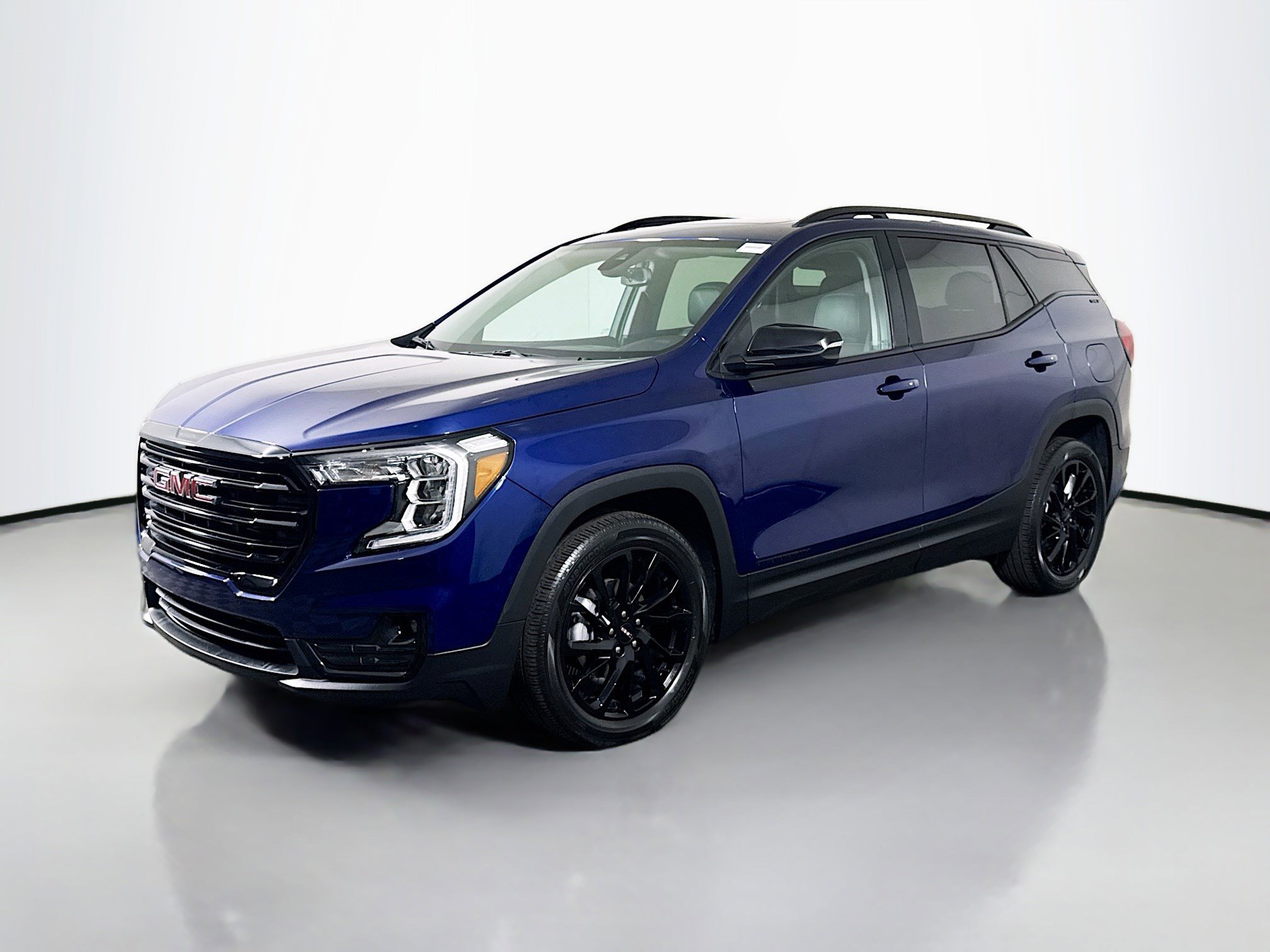 Used 2023 GMC Terrain SLT w/ Elevation Edition FWD image 4